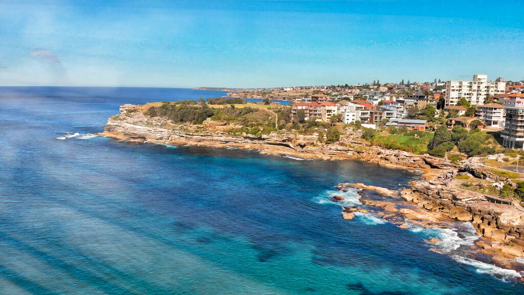 blivale_image_blog_australia_amazing_aerial_view_of_bondi Travel to Australia: Discover the land of contrasts between city and nature