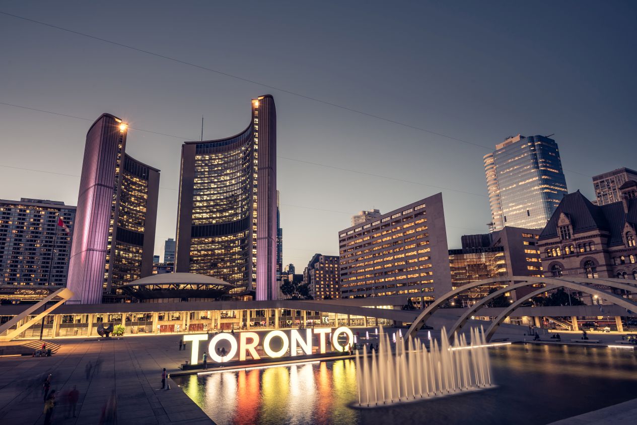 blivale_image_travel_canada_toronto_city_skyline_night_1265x844 Cosa fare a Toronto